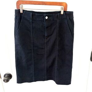 NWOT Lauren Ralph Lauren Dark Wash Denim Skirt. Size 12.